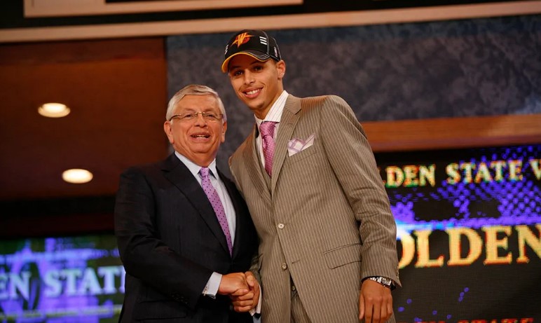 2009年NBA選秀勇士選中柯瑞