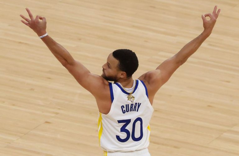 NBA／勇士柯瑞成上半季球衣銷售榜首　湖人詹皇排名第3