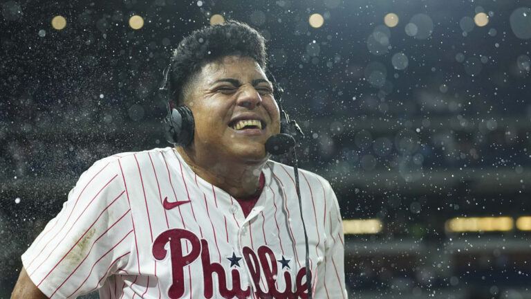 MLB／費城人先發左投 蘇亞雷斯9局122球完投完封勝！