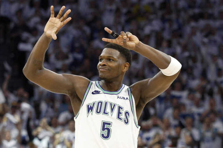 NBA／搶七大戰來臨！ 灰狼主場45分差痛宰金塊 愛德華茲手比7沸騰主場！