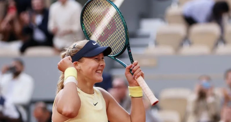 米拉·安德烈耶娃 Andreeva Mirra 擊敗薩巴倫卡(圖/GETTY IMAGES)