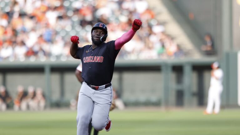 MLB／守護者菜鳥生涯首打席就開轟！球棒噴飛成最難忘首秀（圖／MLB）
