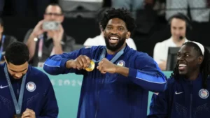 NBA/恩比德奧運結束後返回家鄉! 接受喀麥隆總統頒發英勇勳章