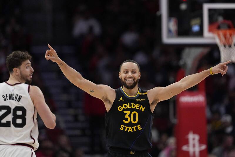 NBA/柯瑞、格林關鍵三分球連發 勇士退火箭近4戰3勝