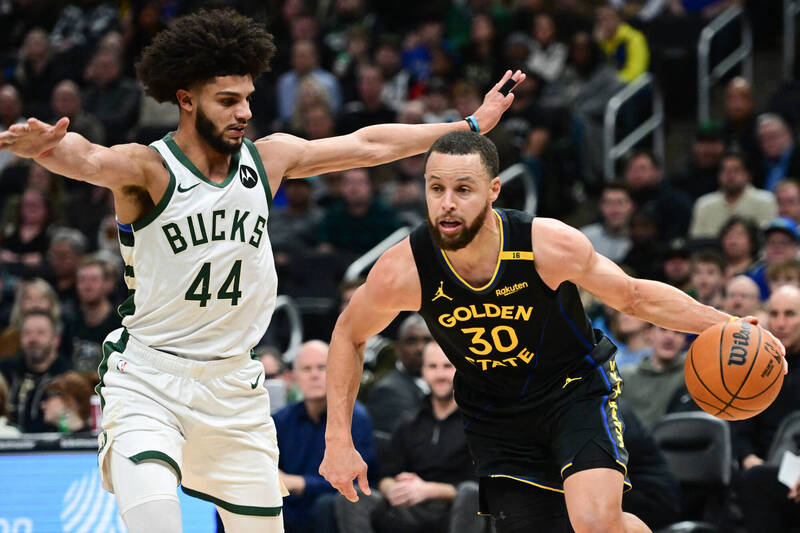 NBA/柯瑞再飆單場30分 勇士擊落公鹿 奪巴特勒加入後2連勝