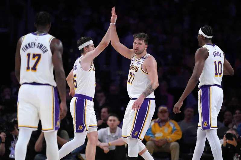 NBA/唐西奇33分率湖人擊退太陽止4連敗 獲詹姆斯傷後首勝