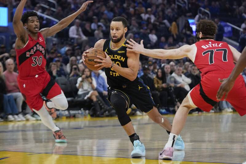 NBA／快休息吧！柯瑞剛歸隊又受傷 巴特勒大三元助勇士擊退暴龍取2連勝