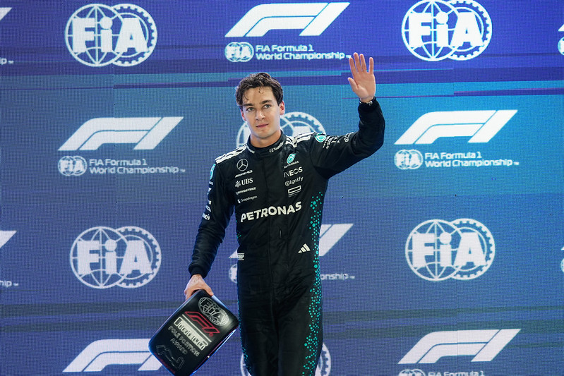 F1/George Russell夜戰新加坡奪冠 Max Verstappen無緣三連勝 麥拉倫雙雄內戰升溫