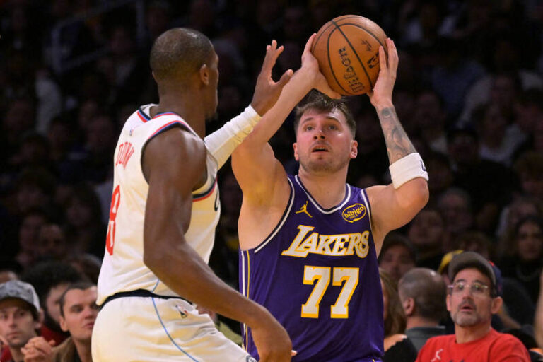 NBA／開場就殺瘋！東契奇單節24分寫新猷　湖人火力全面壓制快艇