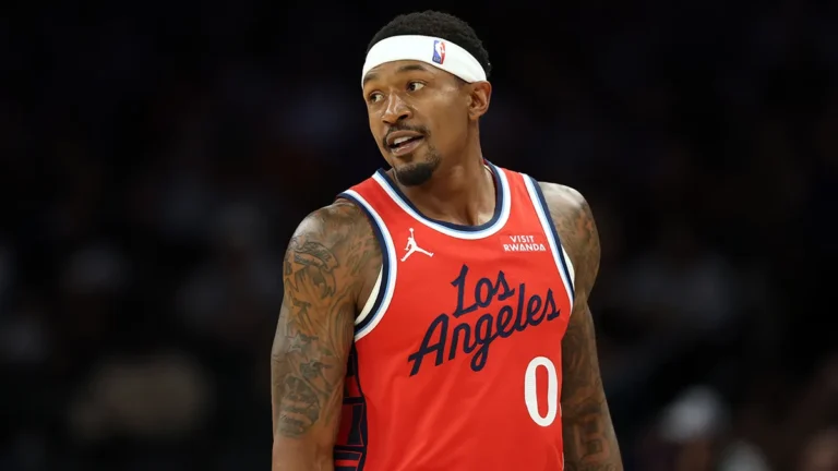 NBA／最新傷病與交易傳聞總整理！達拉斯動盪、戴維斯與厄文傳交易 柯瑞46分逆轉、Beal報銷、馬刺雙星締歷史紀錄