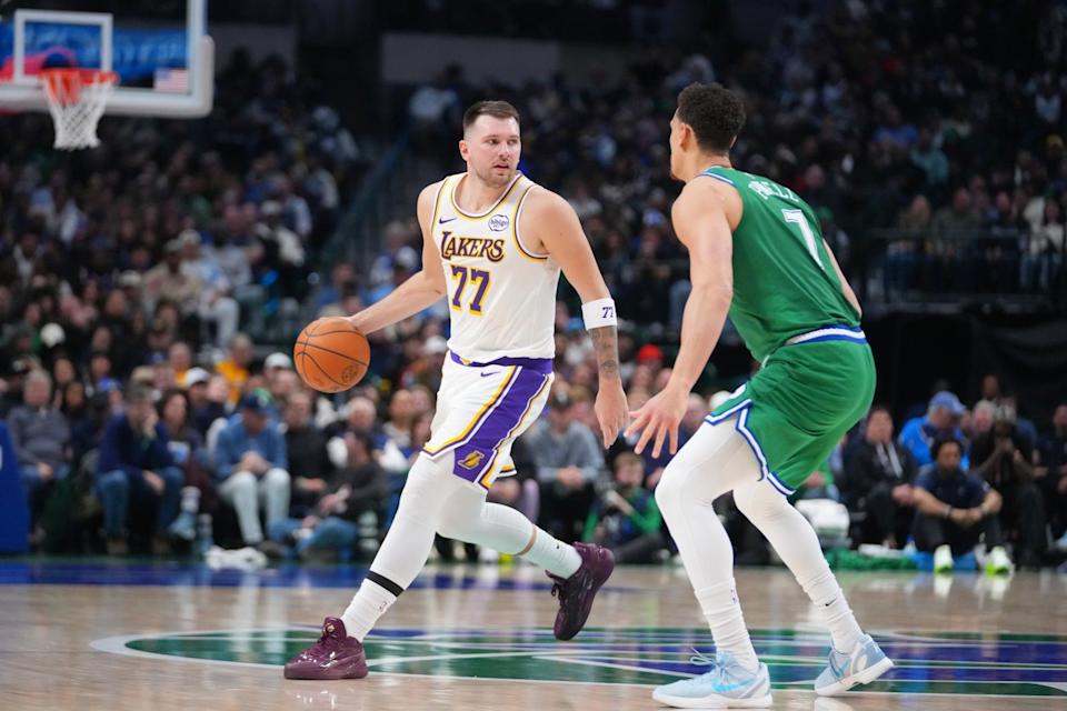 NBA/33分痛擊老東家!東契奇領軍湖人逆轉獨行俠 對戰前東家仍不敗 NBA/33分痛擊老東家!東契奇領軍湖人逆轉獨行俠 對戰前東家仍不敗