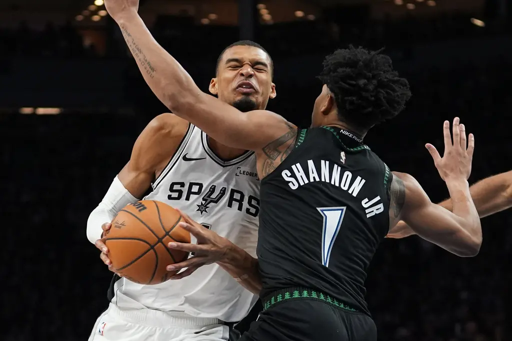 NBA/Wembanyama遭驅逐!Edwards飆36分率灰狼逆轉馬刺,系列賽扳成2:2 NBA/Wembanyama遭驅逐!Edwards飆36分率灰狼逆轉馬刺,系列賽扳成2:2